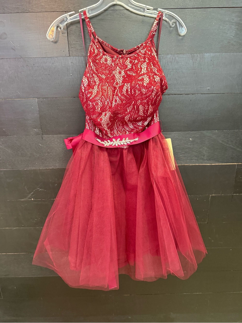 Aspeed Red Lace & Tulle Sleeveless Party Dress